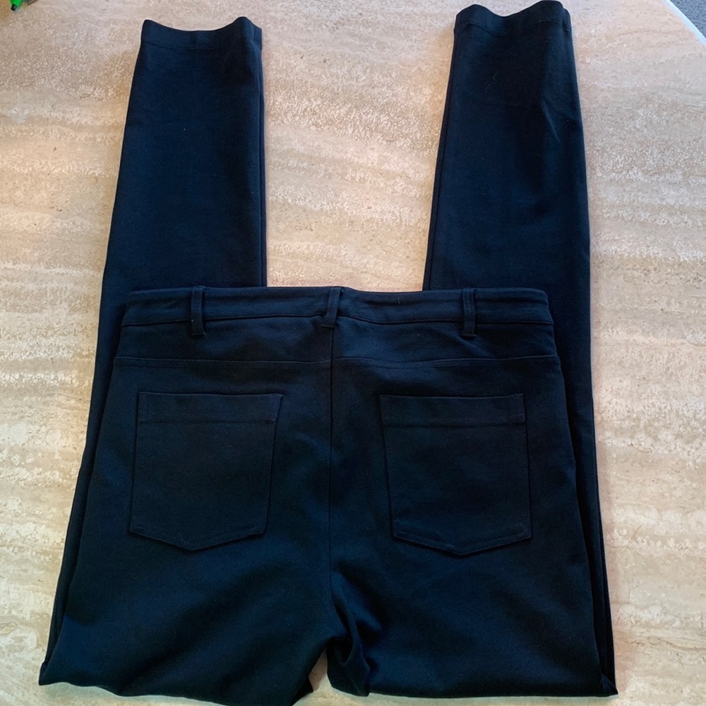 VINCE jeans, sleek skinny, high waist, monogram button, classic 5 pockets. 8 - Picture 8 of 17